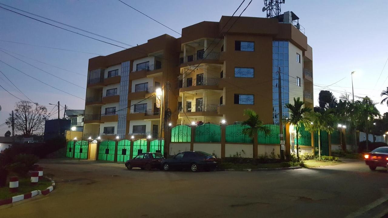Residences Hotelieres Micheline Et Emile Bastos Яунде Екстер'єр фото