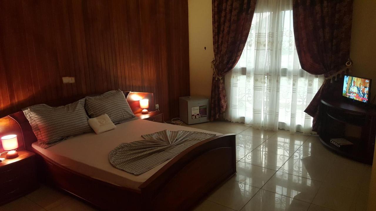 Residences Hotelieres Micheline Et Emile Bastos Яунде Екстер'єр фото