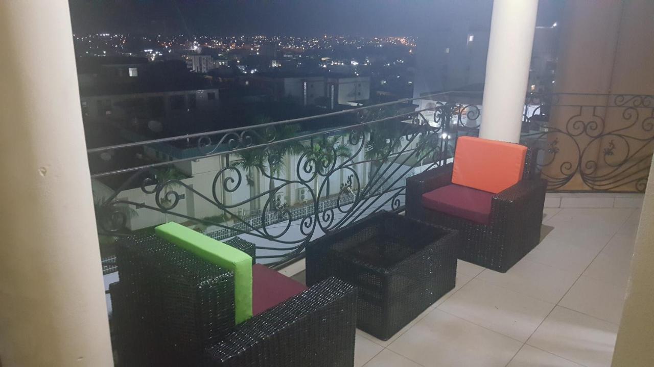 Residences Hotelieres Micheline Et Emile Bastos Яунде Екстер'єр фото