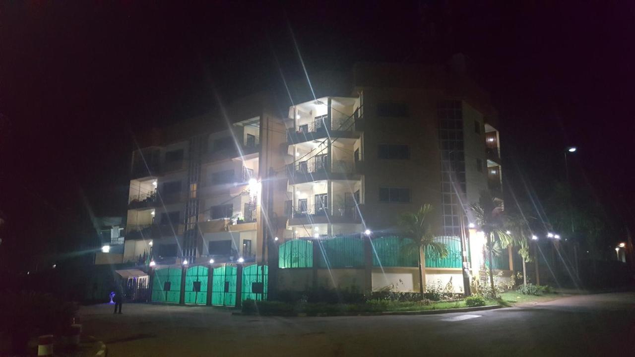 Residences Hotelieres Micheline Et Emile Bastos Яунде Екстер'єр фото